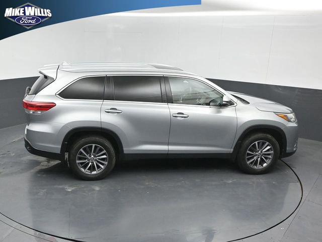 Used 2019 Toyota Highlander XLE FWD image 17