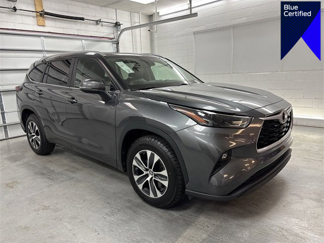 Used 2024 Toyota Highlander LE image 1