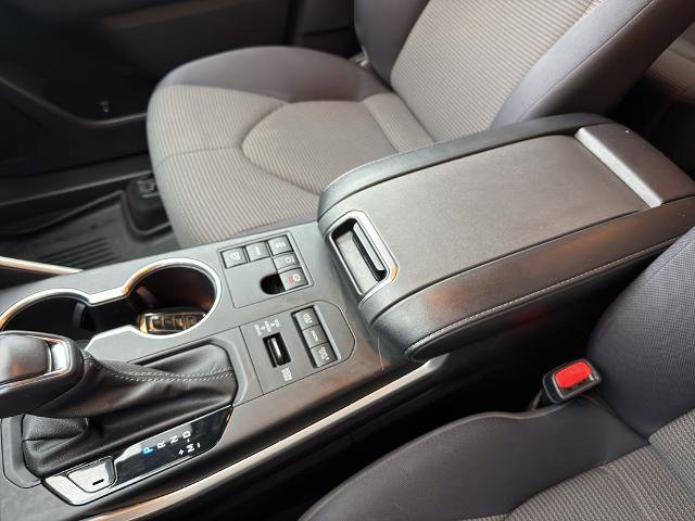 Used 2023 Toyota Highlander LE image 30