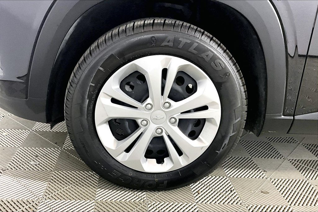 Used 2025 Chevrolet Trax LS FWD image 7
