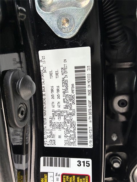 Used 2018 RAM 2500 Tradesman w/ Chrome Appearance Group image 31