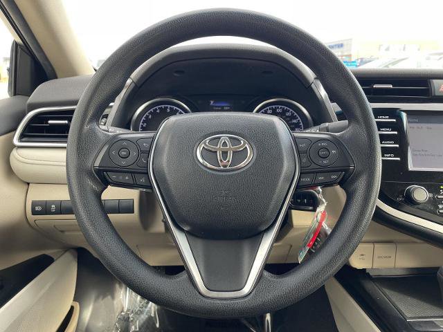 Used 2018 Toyota Camry LE image 12