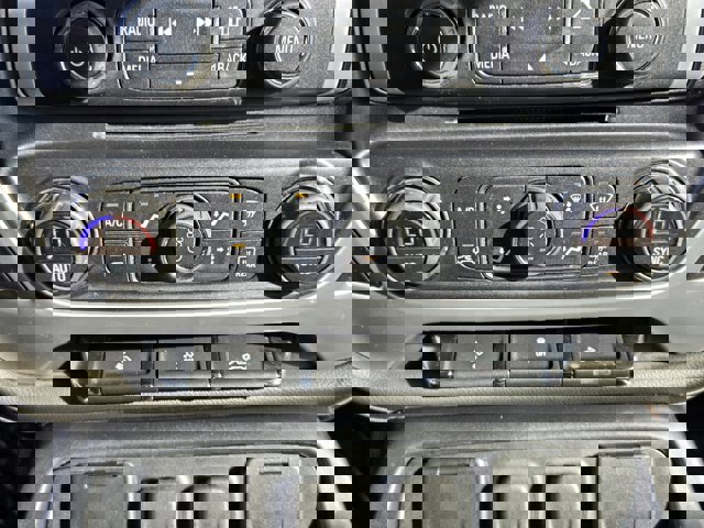 Used 2017 GMC Sierra 1500 SLT w/ SLT Premium Package image 17