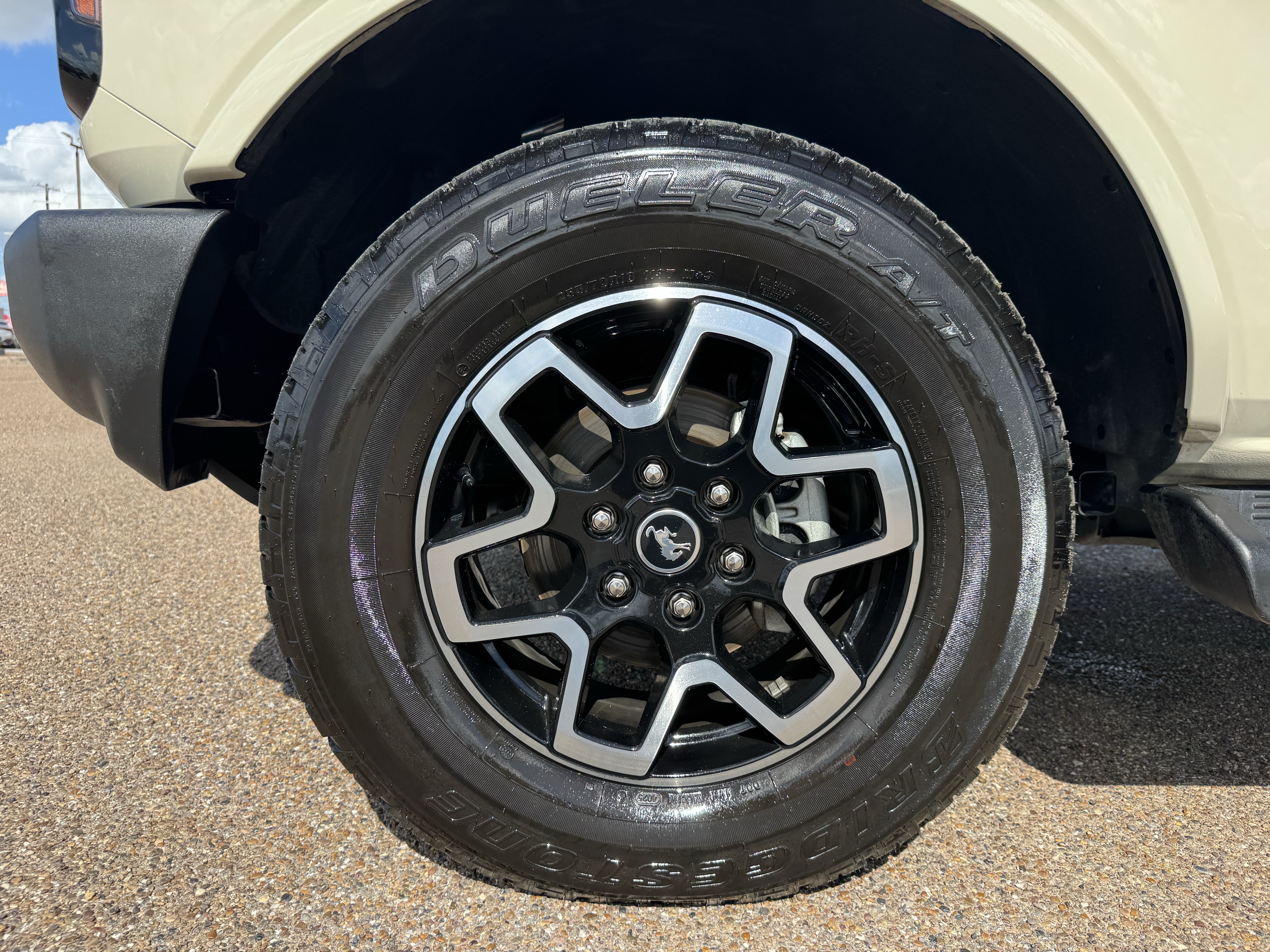 Certified 2025 Ford Bronco Outer Banks AWD/4WD image 7