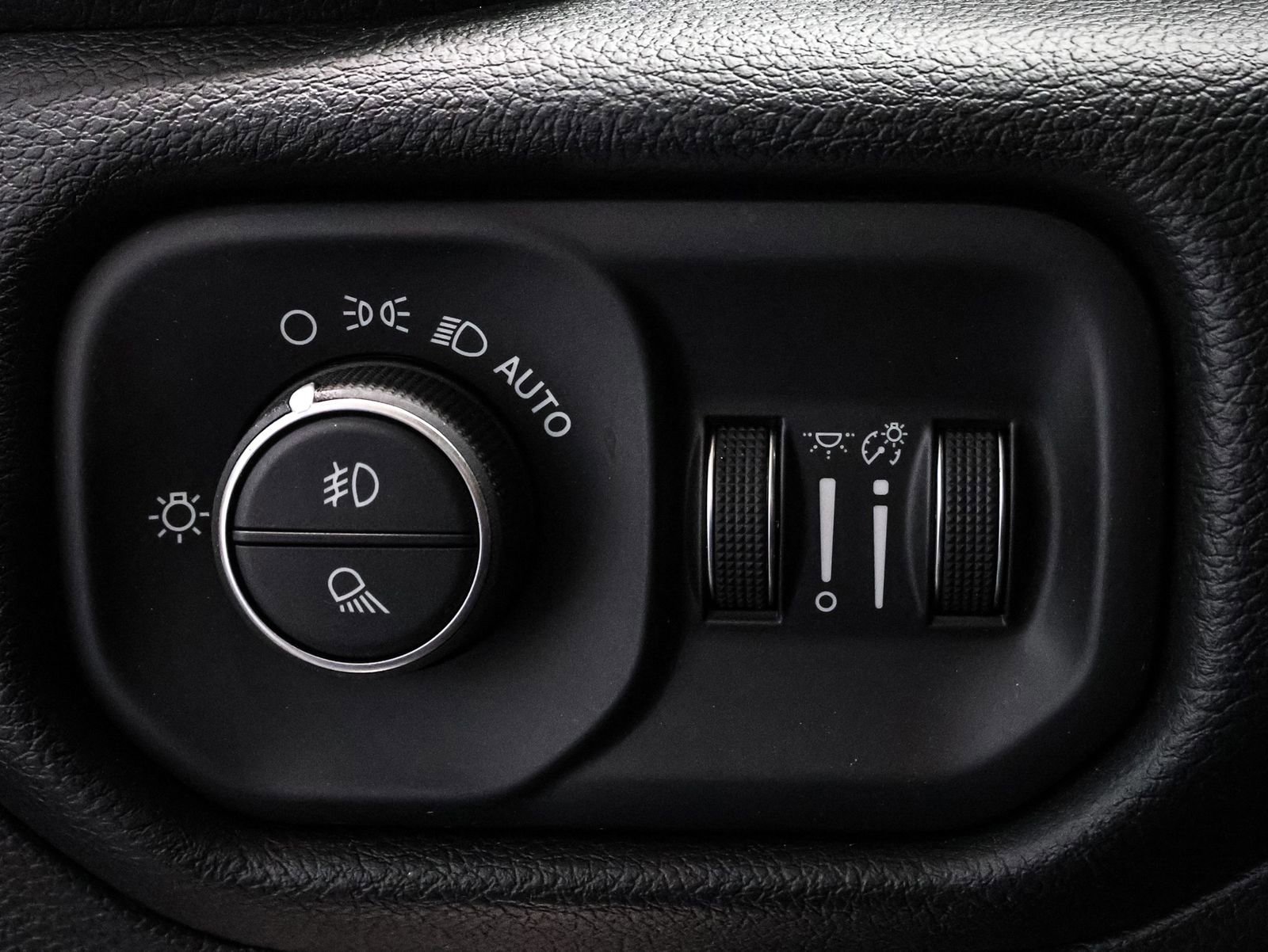 Used 2020 RAM 1500 Laramie image 30