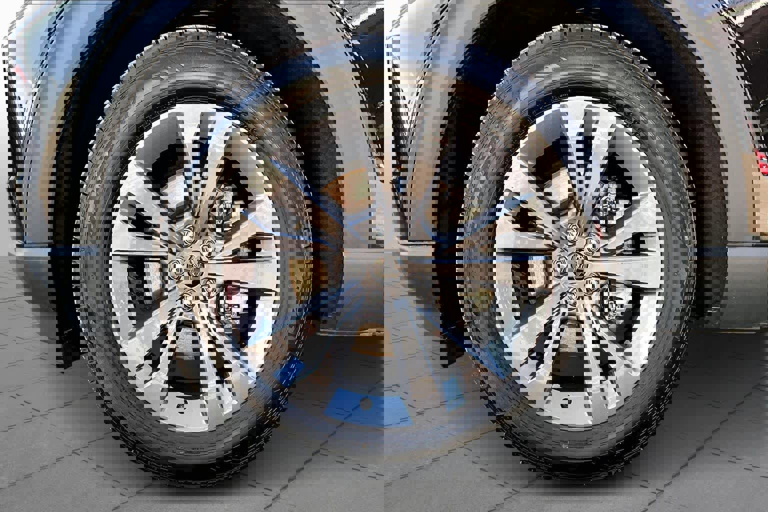 Certified 2022 Ford Explorer XLT w/ Equipment Group 202A image 14