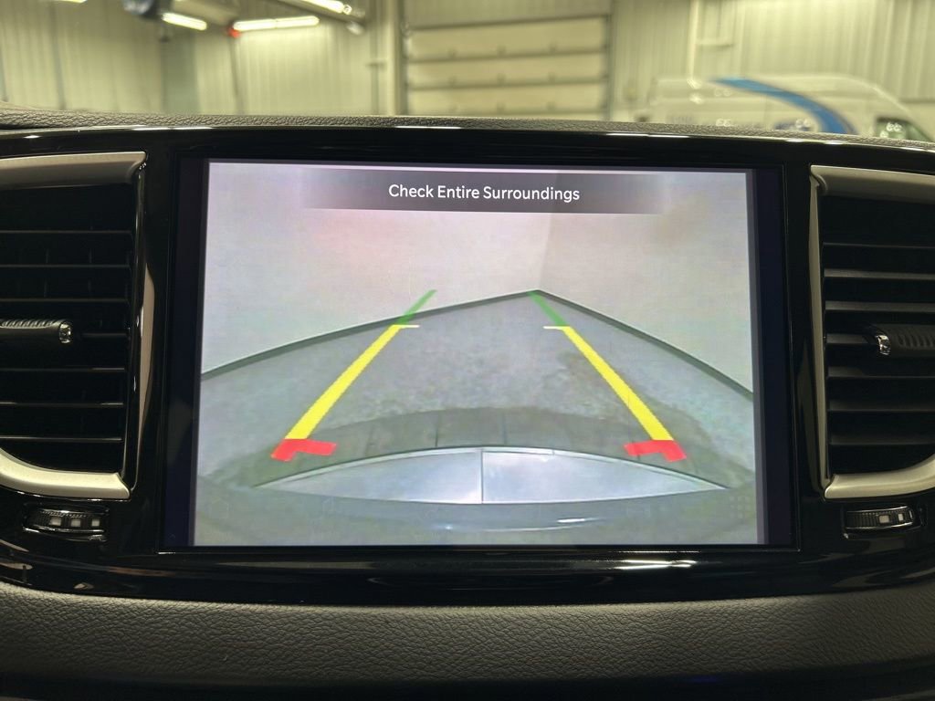 Used 2022 Chrysler Pacifica Touring-L image 18