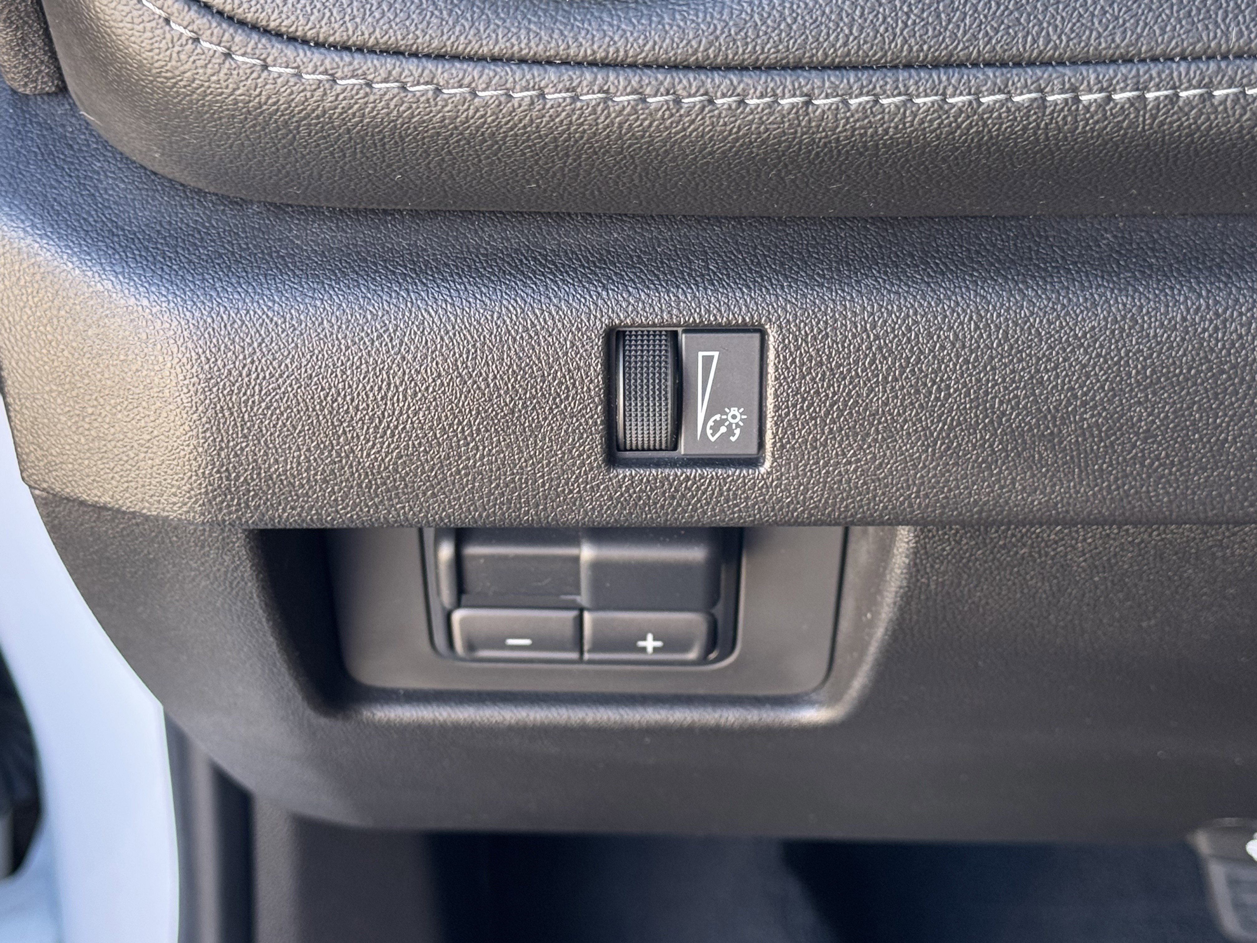 Used 2023 Chevrolet Colorado LT w/ LT Convenience Package II image 21