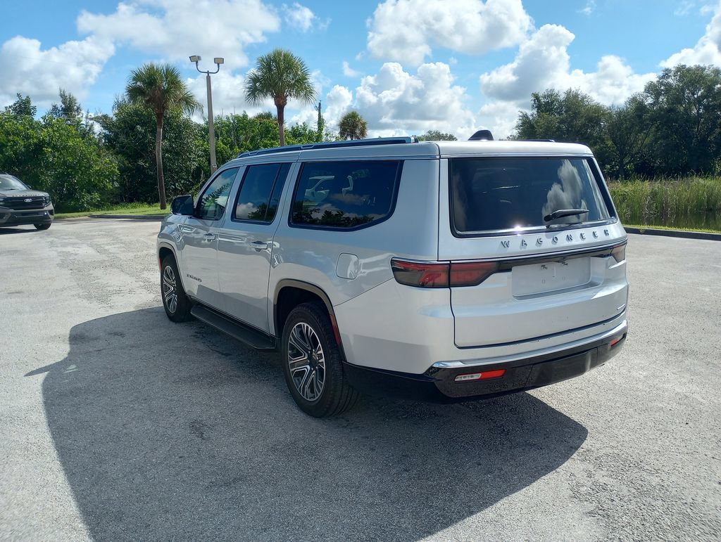 Used 2024 Jeep Wagoneer L Series II w/ Flexible Seating Group AWD/4WD image 4