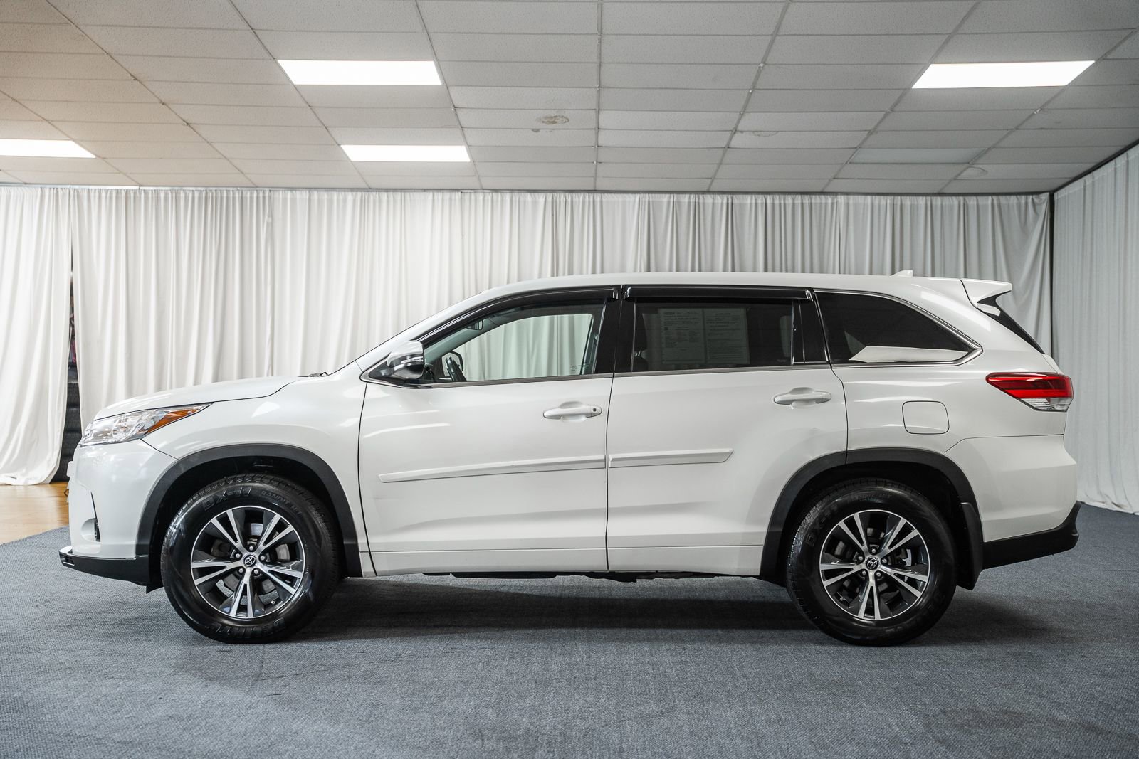 Used 2017 Toyota Highlander Plus w/ Protection Package #3 AWD/4WD image 5