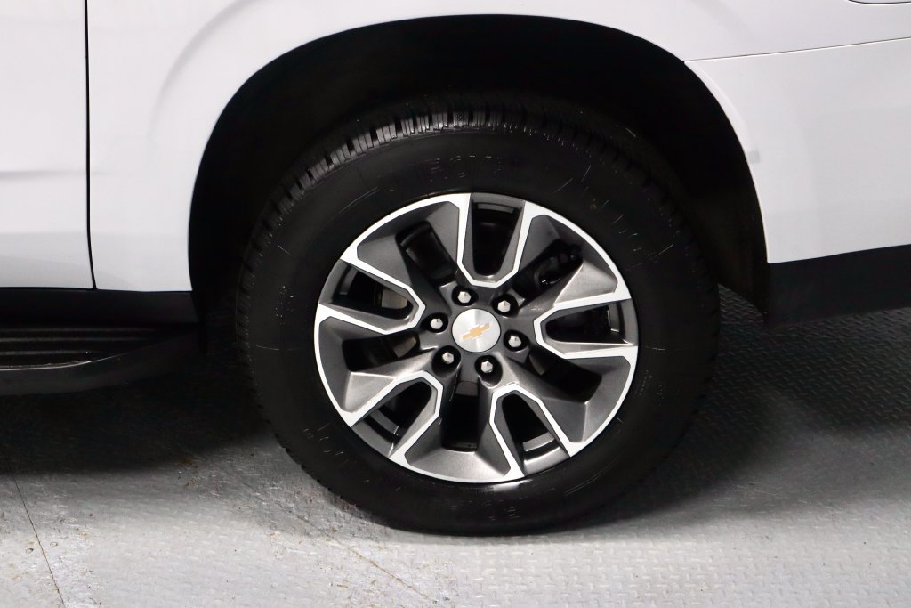 Used 2024 Chevrolet Suburban LT w/ LT Signature Plus Package AWD/4WD image 19