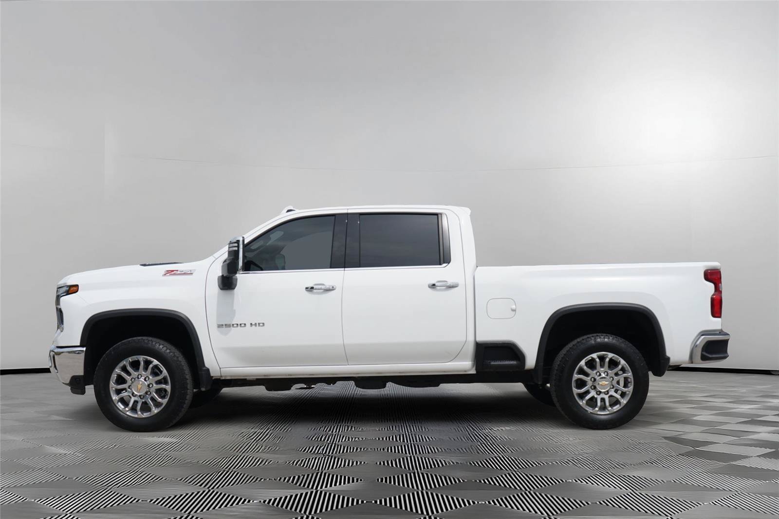 Used 2024 Chevrolet Silverado 2500 LTZ w/ LTZ Premium Package AWD/4WD image 7