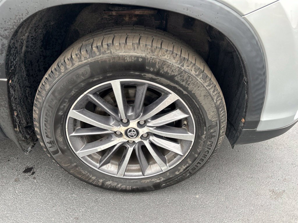 Used 2019 Toyota Highlander XLE AWD/4WD image 27