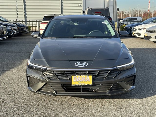 Used 2025 Hyundai Elantra SE image 9
