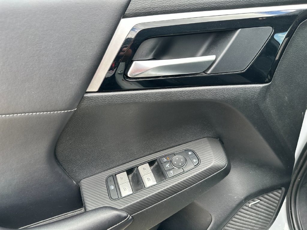 Used 2025 Mitsubishi Outlander SE FWD image 10