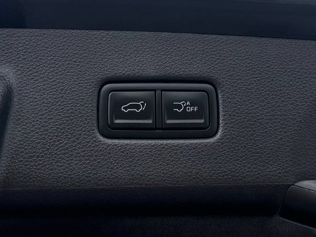 Used 2024 Kia Carnival EX FWD image 13