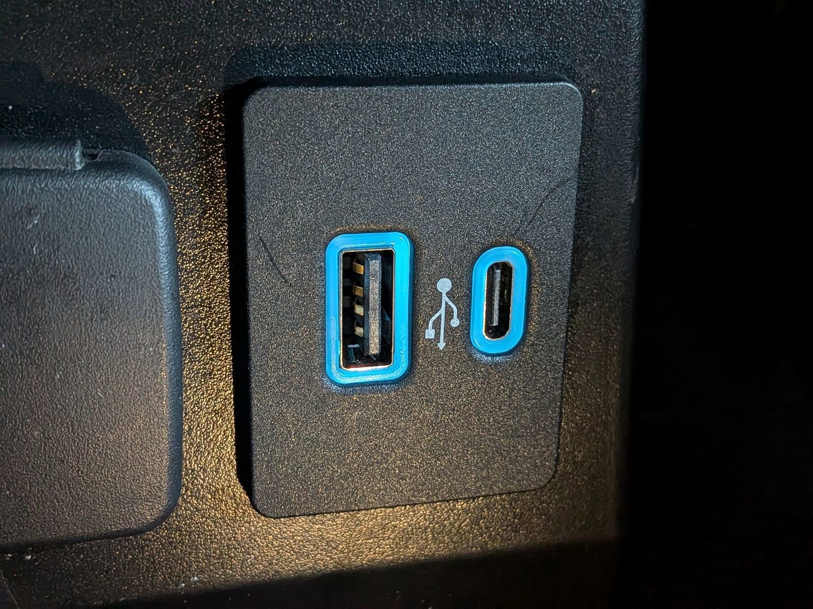 Certified 2024 Ford Explorer ST-Line w/ Class IV Trailer Tow Package image 27