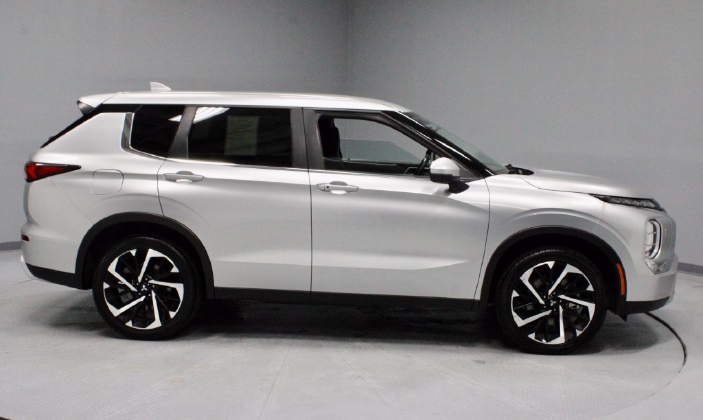 Used 2024 Mitsubishi Outlander SE AWD/4WD image 11