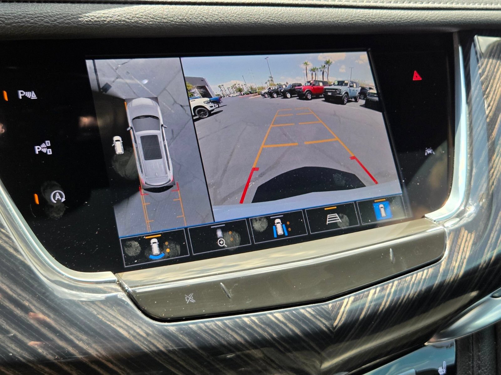 Used 2025 Cadillac XT6 Premium Luxury w/ Technology Package FWD image 23