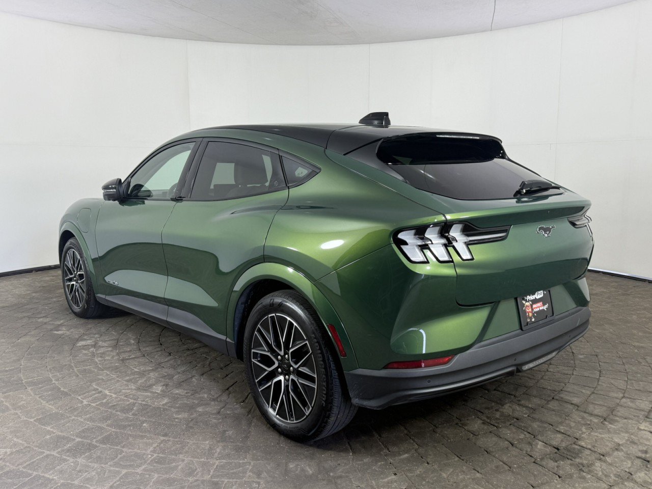 Certified 2025 Ford Mustang Mach-E Premium AWD/4WD image 5