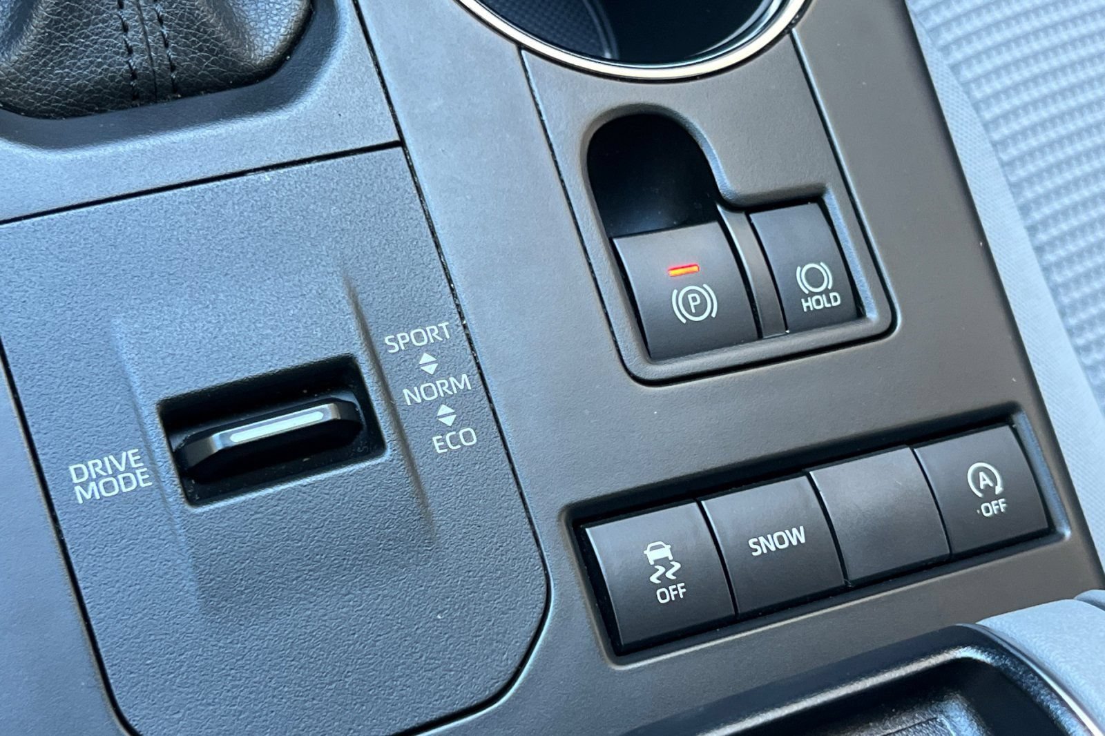 Used 2022 Toyota Highlander LE FWD image 30