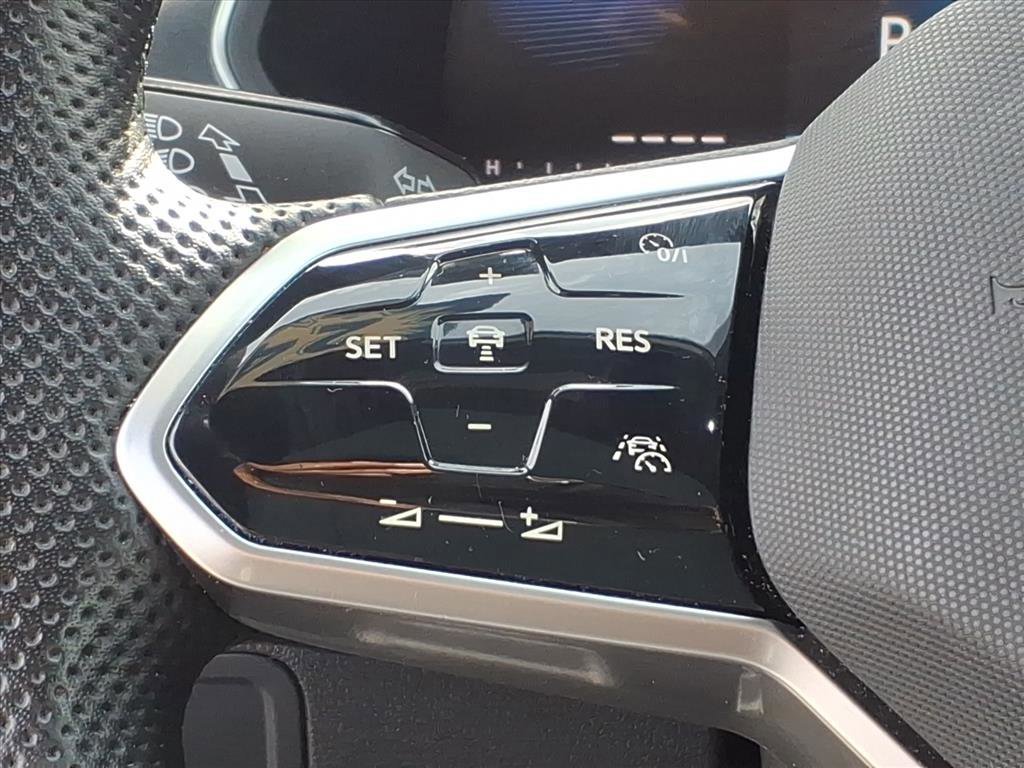 Used 2024 Volkswagen Tiguan SE R-Line image 22