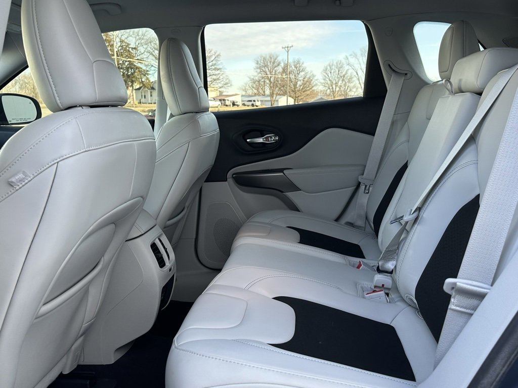 Used 2021 Jeep Cherokee Latitude Plus image 14