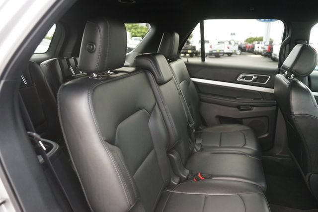 Certified 2017 Ford Explorer XLT w/ Equipment Group 202A FWD image 18