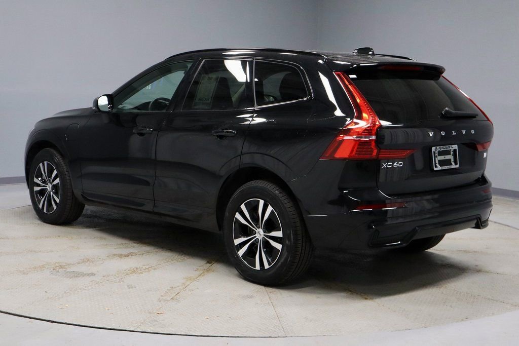 Used 2024 Volvo XC60 T8 Core image 3