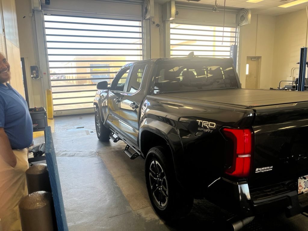 Used 2025 Toyota Tacoma TRD Sport w/ TRD Sport Upgrade Package AWD/4WD image 6