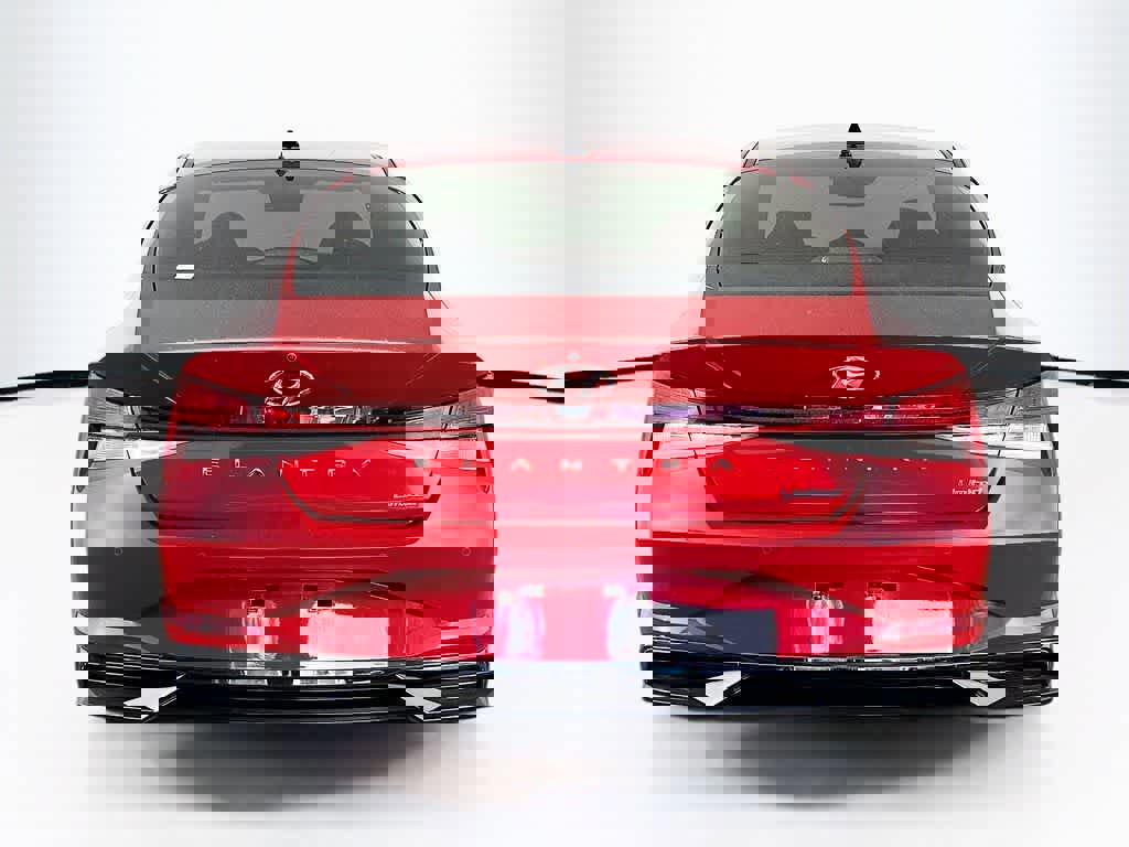 Used 2022 Hyundai Elantra Limited image 4