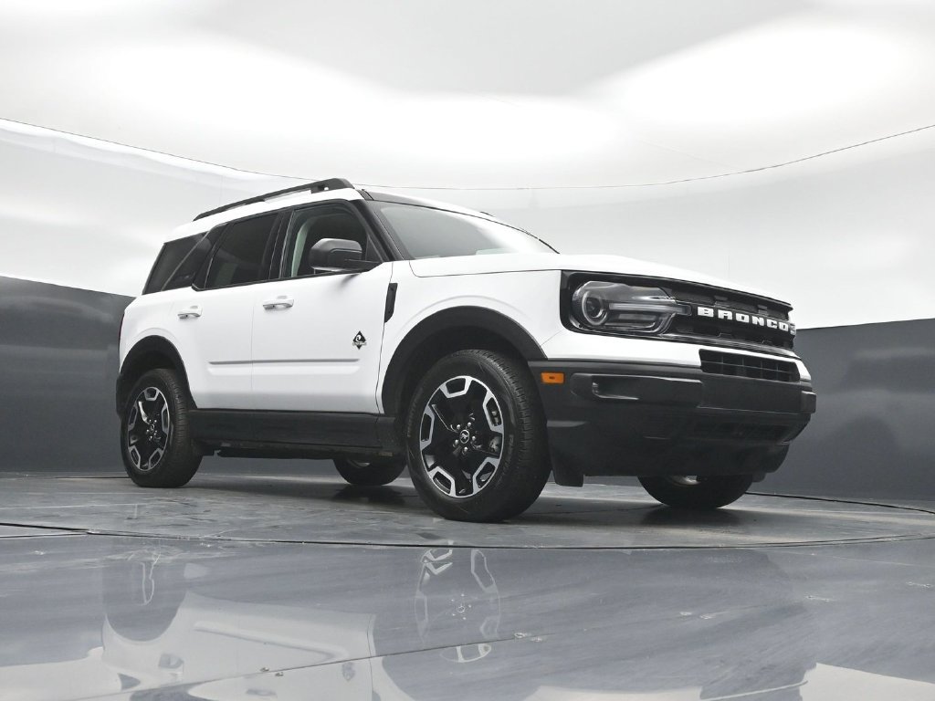 Certified 2023 Ford Bronco Sport Outer Banks w/ Tech Package AWD/4WD image 3