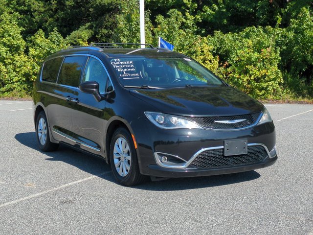 Used 2019 Chrysler Pacifica Touring-L FWD image 1