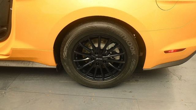 Certified 2022 Ford Mustang Coupe RWD image 9