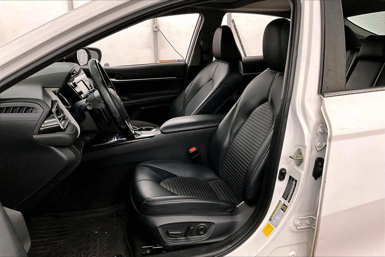 Used 2019 Toyota Camry SE image 24