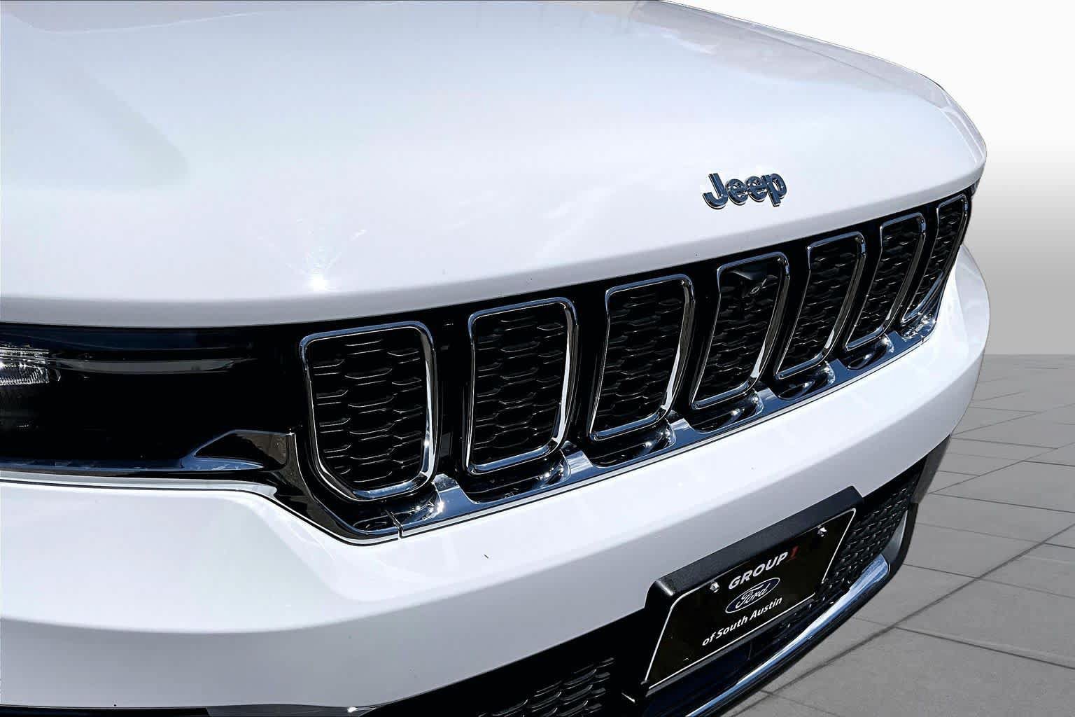Used 2024 Jeep Grand Cherokee Limited w/ Luxury Tech Group II RWD image 30