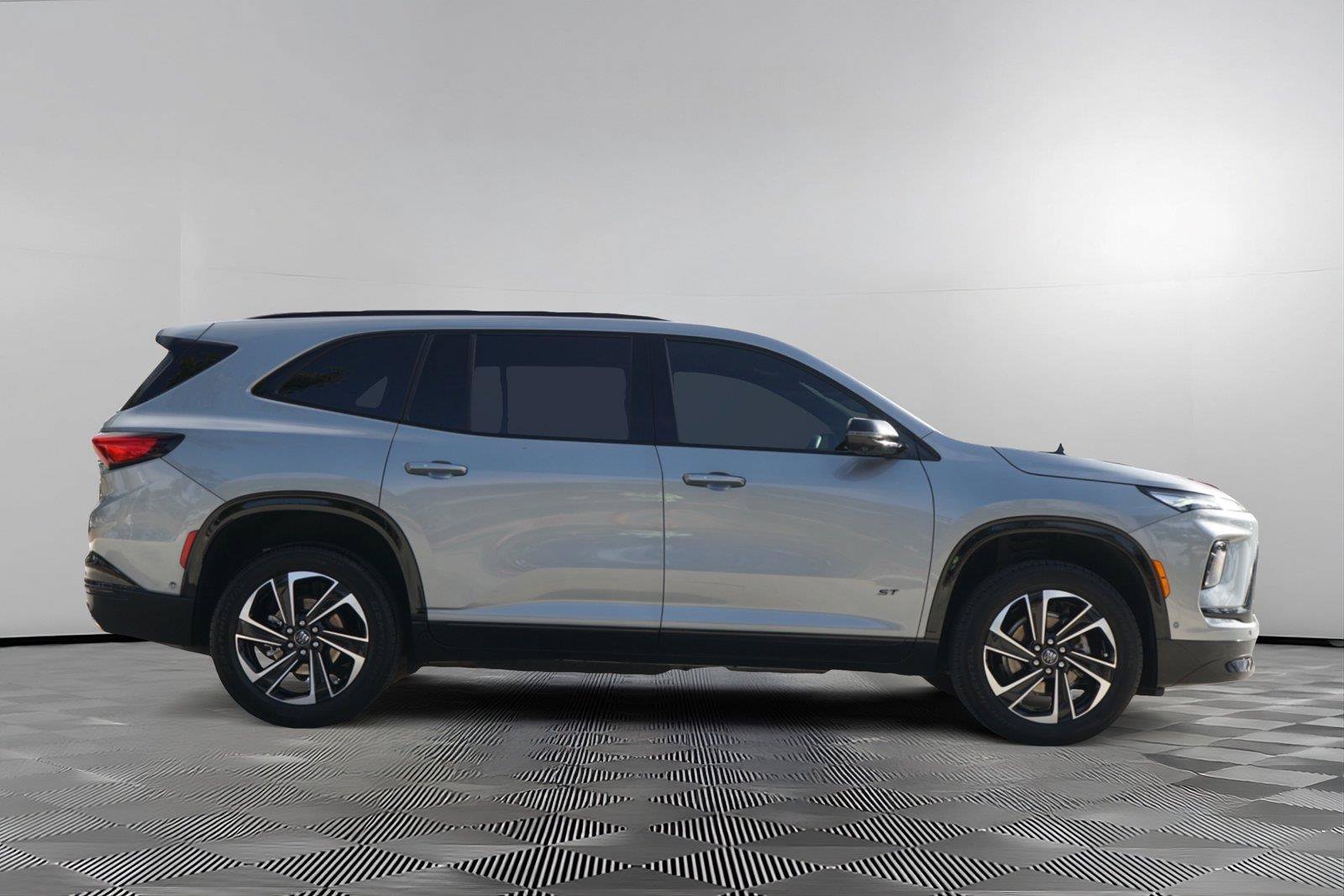 Used 2025 Buick Enclave Sport Touring w/ Super Cruise Package FWD image 4