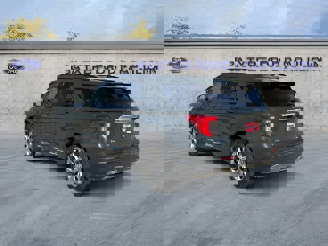 Certified 2022 Ford Explorer XLT w/ Equipment Group 202A image 3