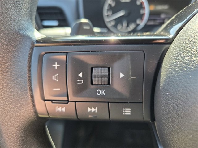 Used 2023 Nissan Rogue SV image 28