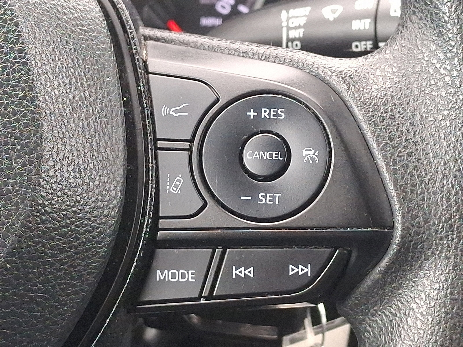 Used 2020 Toyota RAV4 LE w/ Carpet Mat Package image 21