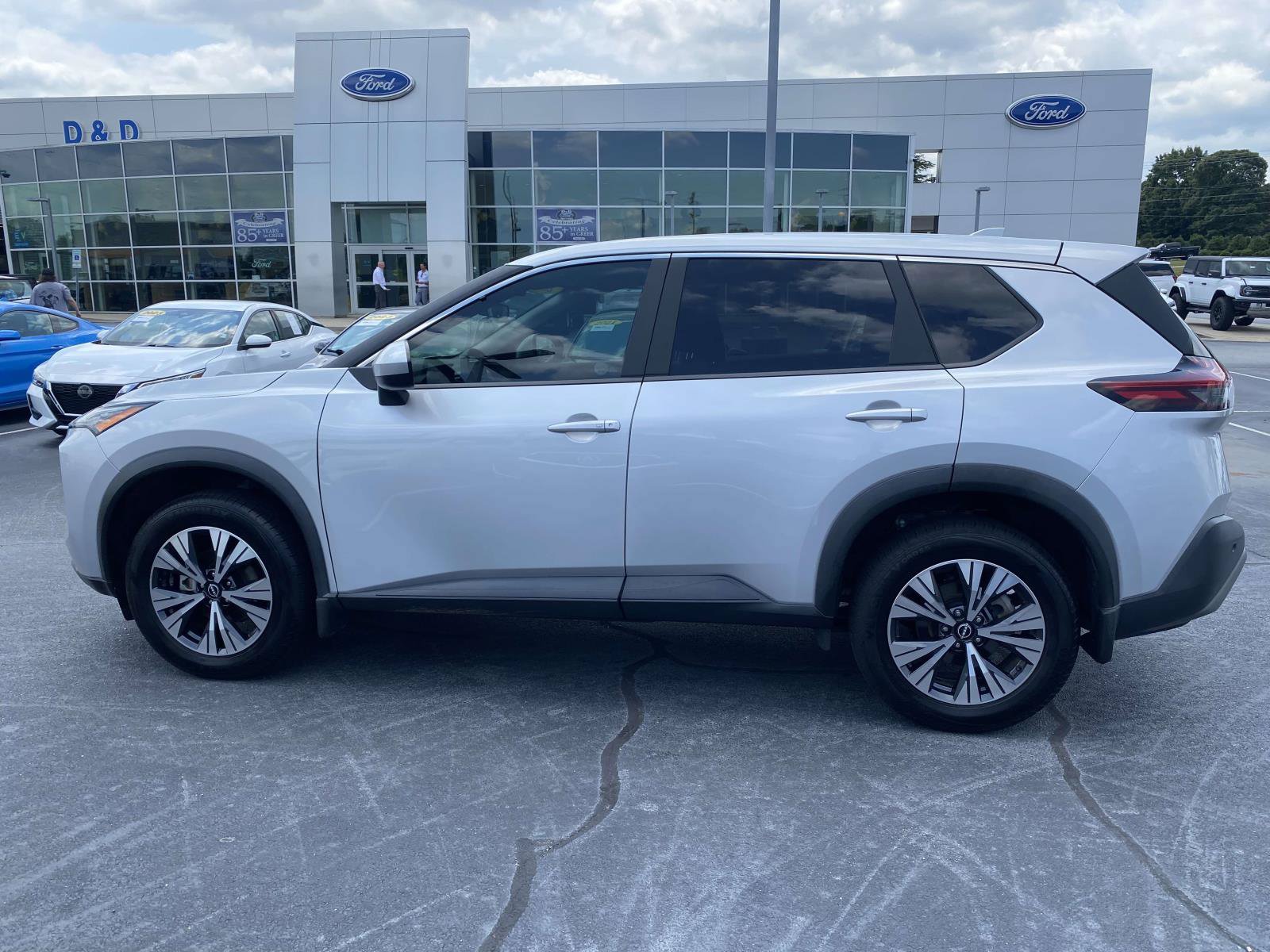 Used 2023 Nissan Rogue SV FWD image 4