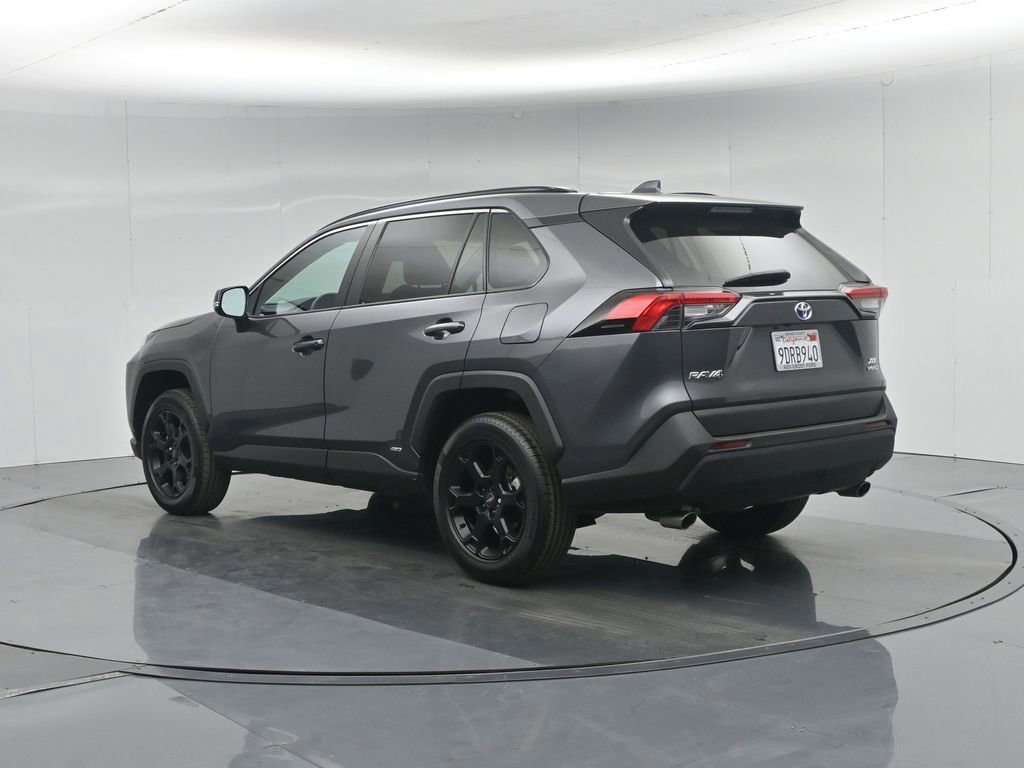Used 2022 Toyota RAV4 XLE Premium image 17