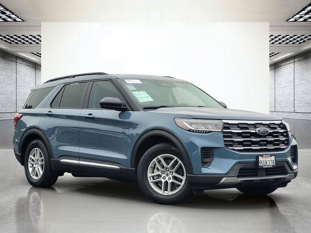 Certified 2025 Ford Explorer Active RWD image 2