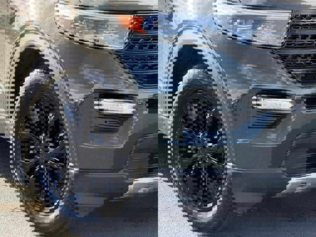 Certified 2023 Ford Explorer XLT w/ Equipment Group 202A image 8