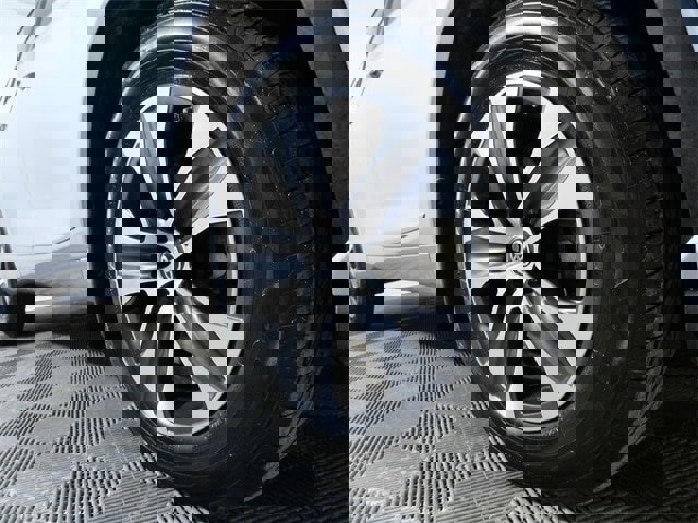 Used 2020 Toyota Highlander XLE image 2