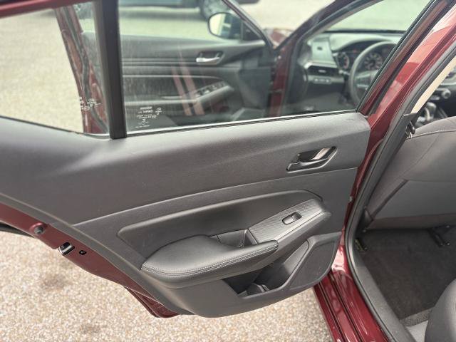 Used 2025 Nissan Altima 2.5 SV FWD image 28