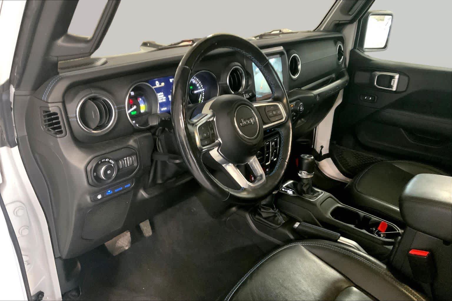Used 2022 Jeep Wrangler Unlimited Rubicon 4xe w/ Cold Weather Group AWD/4WD image 17