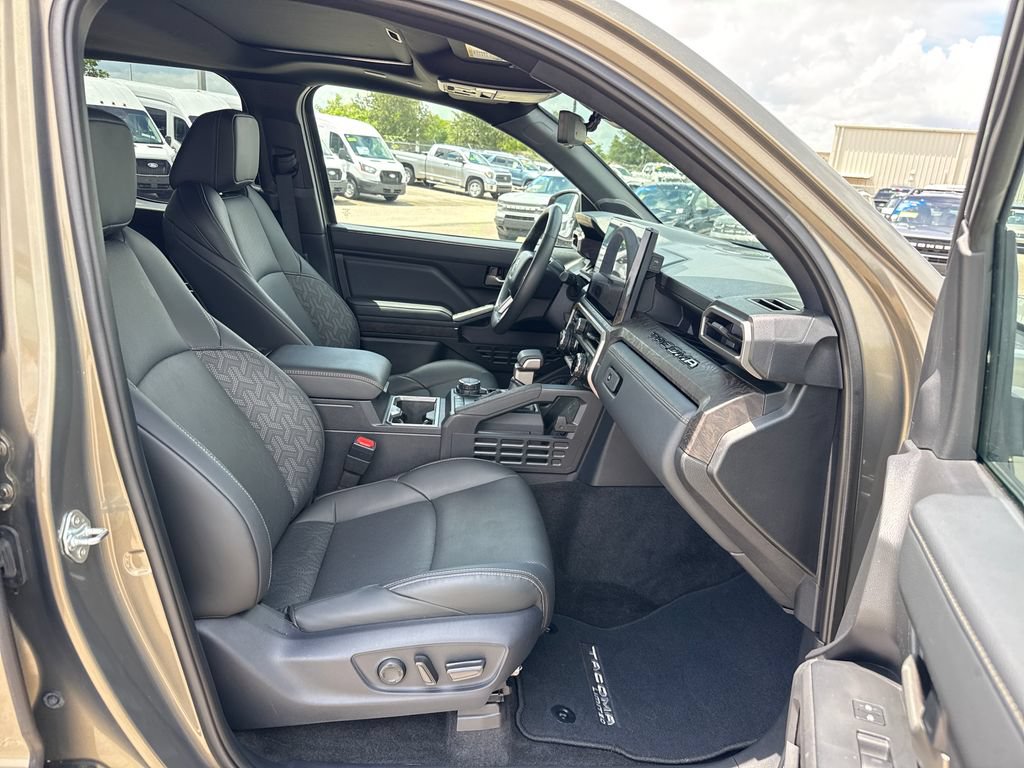 Used 2024 Toyota Tacoma Limited AWD/4WD image 28