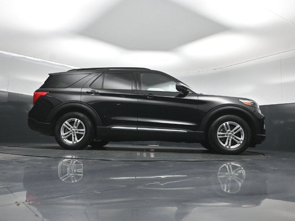 Certified 2023 Ford Explorer XLT w/ Equipment Group 202A RWD image 43