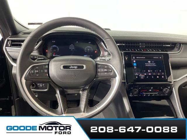 Used 2023 Jeep Grand Cherokee Altitude AWD/4WD image 12